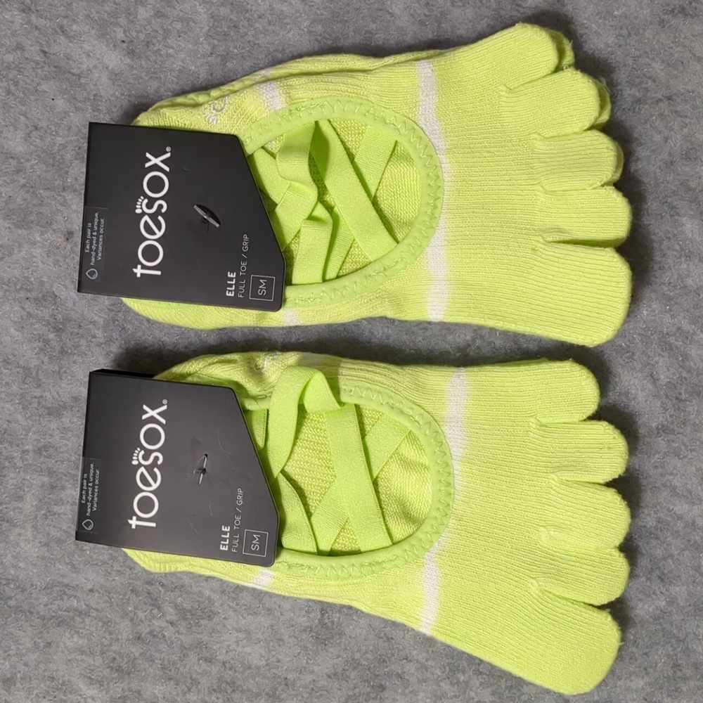 Toesox Lot Of 2 Full Toe Elle Pride Grip Women's Socks Size Small (6-8)